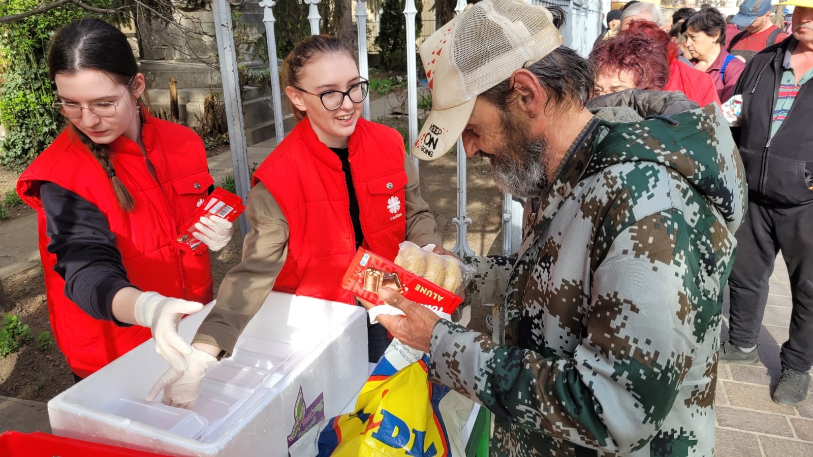 Caritas Catolica a ajutat sute de nevoiași în timpul iernii